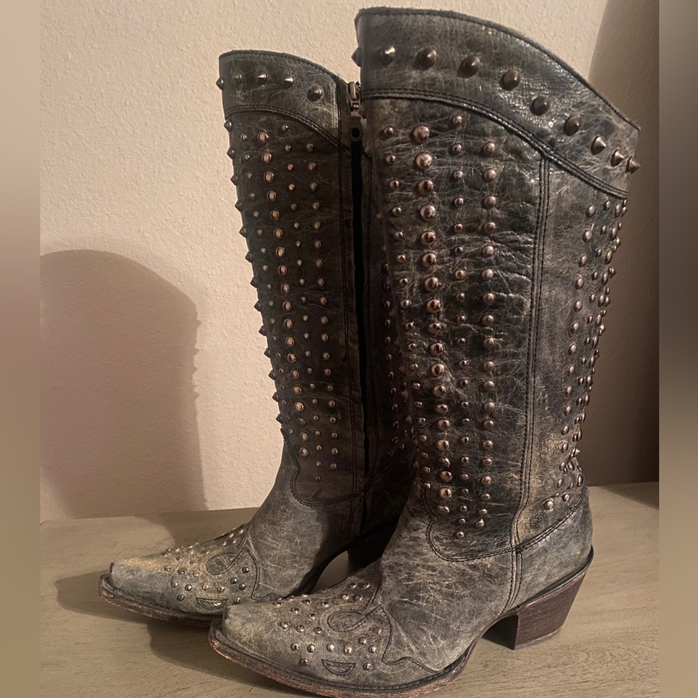 Corral Studded Rustic Snip toe boot